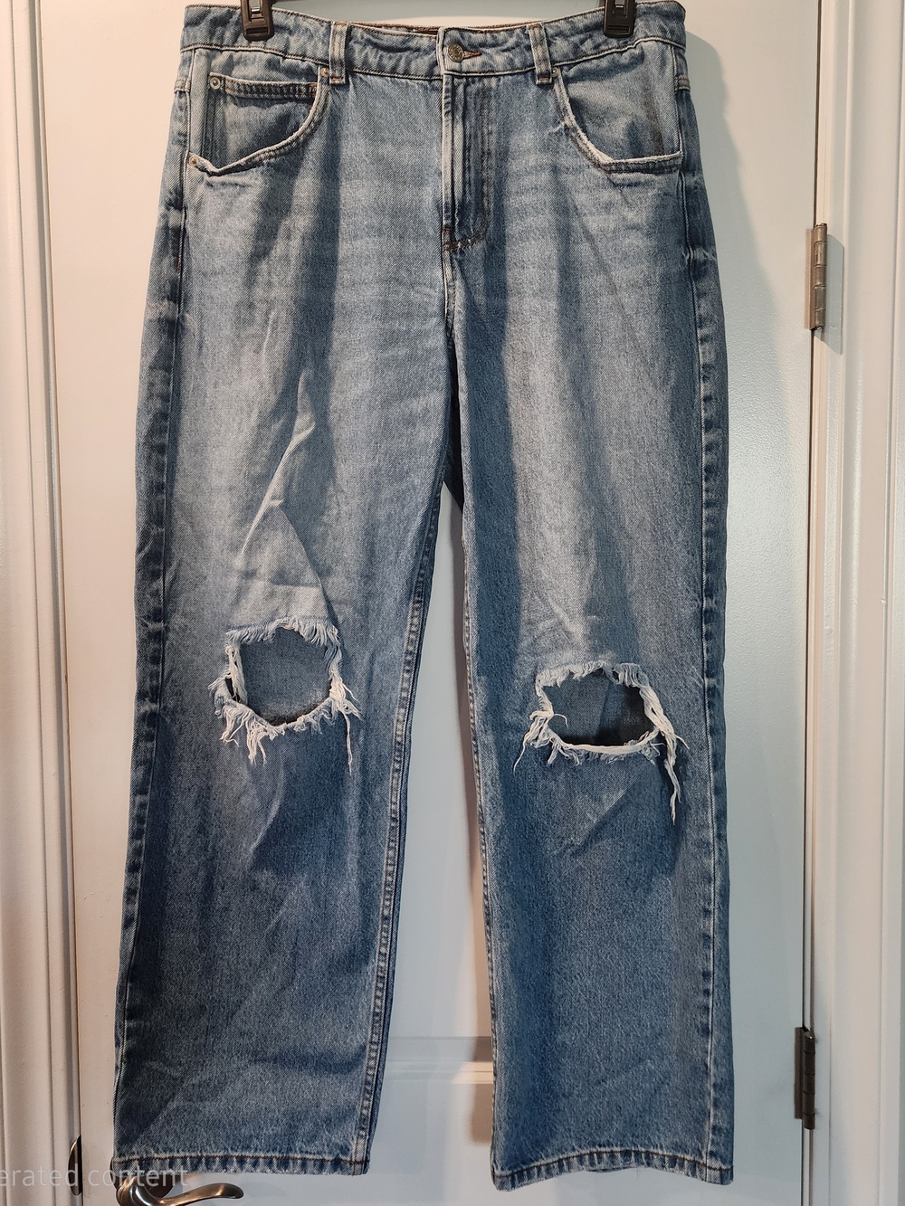 ASOS Light Blue Ripped Jeans Size 32x32. Item # 0717262P